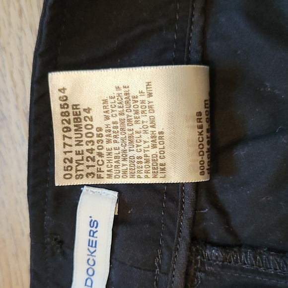 Dockers Shorts - Picture 3 of 4